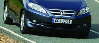 Honda FRV (2004) - picture 15 of 26