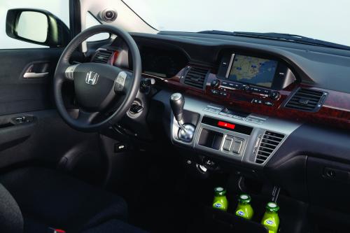 Honda FRV (2004) - picture 25 of 26