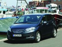 Honda FRV (2004) - picture 5 of 26