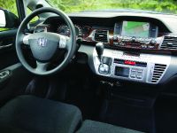 Honda FRV (2004) - picture 22 of 26