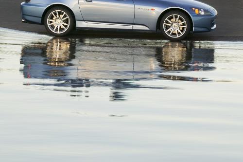 Honda S2000 (2004) - picture 25 of 56