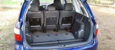 Toyota Avensis Verso (2004) - picture 4 of 10