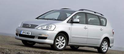 Toyota Avensis Verso (2004) - picture 7 of 10