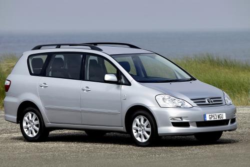 Toyota Avensis Verso (2004) - picture 8 of 10