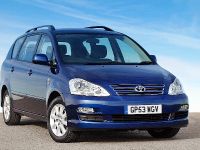 Toyota Avensis Verso (2004) - picture 2 of 10