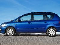 Toyota Avensis Verso (2004) - picture 3 of 10