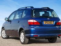 Toyota Avensis Verso (2004) - picture 5 of 10