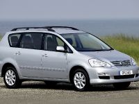 Toyota Avensis Verso (2004)