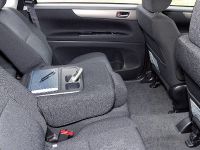 Toyota Avensis Verso (2004) - picture 10 of 10