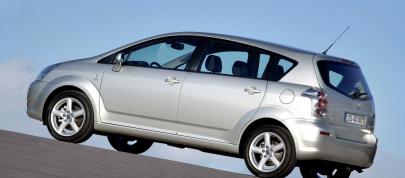 Toyota Corolla Verso (2004) - picture 4 of 6