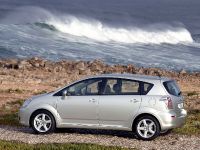 Toyota Corolla Verso (2004) - picture 3 of 6