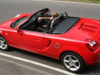 Toyota MR2 Roadster (2004) - picture 3 of 4
