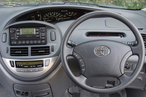 Toyota Previa (2004) - picture 8 of 9