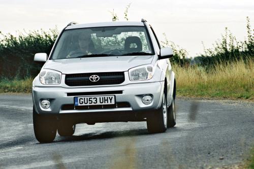 Toyota RAV4 (2004) - picture 1 of 8