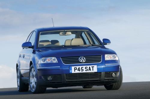 Volkswagen Passat (2004) - picture 1 of 2