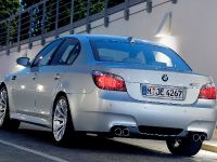 BMW M5 (2005) - picture 3 of 4