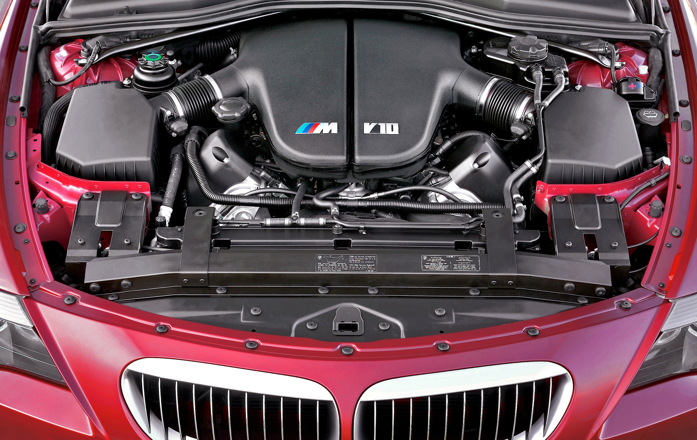 Двигатель автомобиля шанс. BMW m6 v10. Двигатель БМВ м6. BMW m6 engine. BMW e63 под капотом.