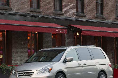 Honda Odyssey Touring (2005) - picture 16 of 63