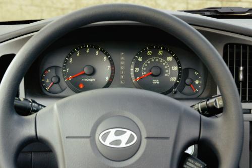 Hyundai Elantra (2005) - picture 8 of 10