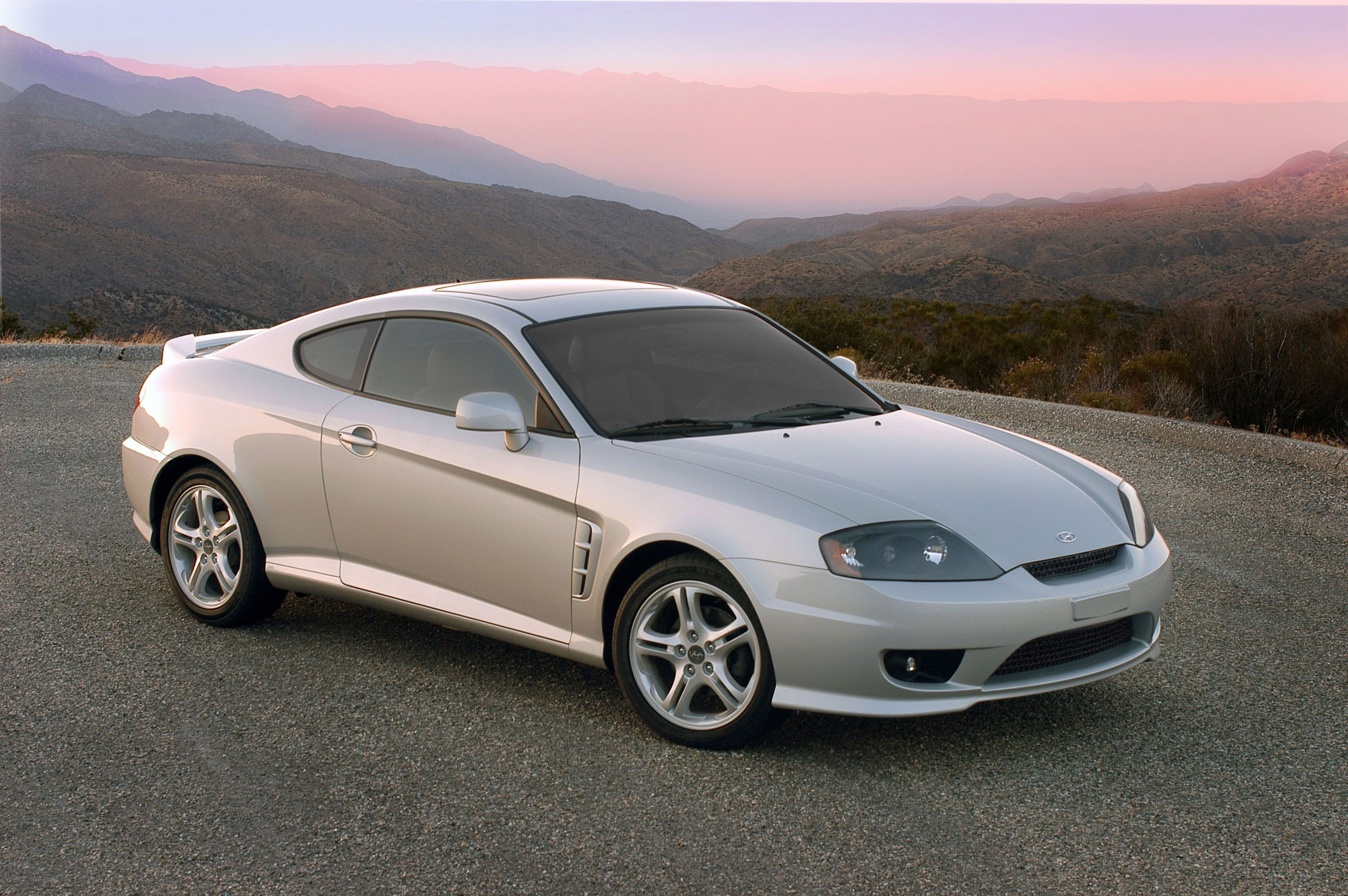 Какую купить купе. Hyundai Tiburon 2005. Hyundai Tiburon 2. Hyundai Tiburon 2004. Hyundai Tiburon 3.