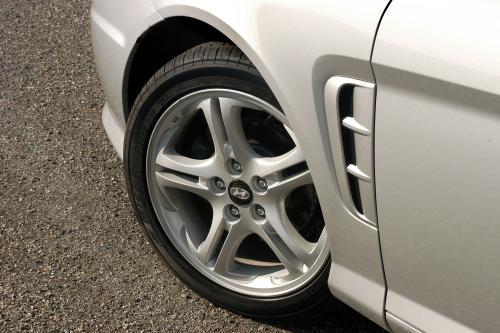 Hyundai Tiburon (2005) - picture 8 of 11