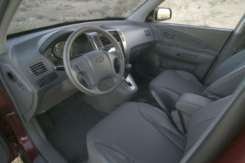 Hyundai Tucson (2005) - picture 25 of 27