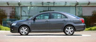 Toyota Avensis 2.2-litre D-4D (2005) - picture 4 of 6