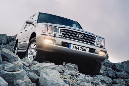 Toyota Land Cruiser Amazon (2005) - picture 1 of 6