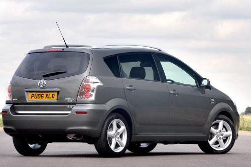 Toyota Verso D-4D (2005) - picture 8 of 13