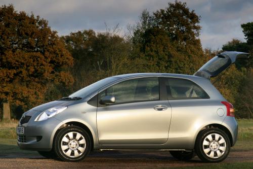 Toyota Yaris (2005) - picture 8 of 11