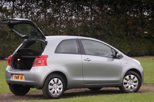 Toyota Yaris (2005) - picture 9 of 11