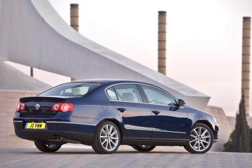 Volkswagen Passat (2005) - picture 9 of 11