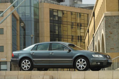 Volkswagen Phaeton (2005) - picture 9 of 12