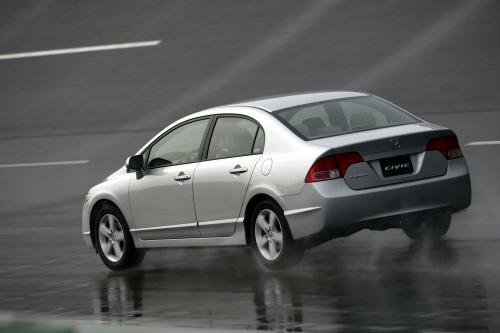 Honda Civic Sedan (2006) - picture 32 of 39