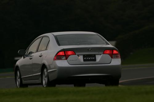 Honda Civic Sedan (2006) - picture 33 of 39