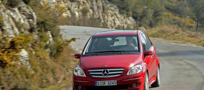 Mercedes-Benz B200 Turbo (2006) - picture 15 of 50