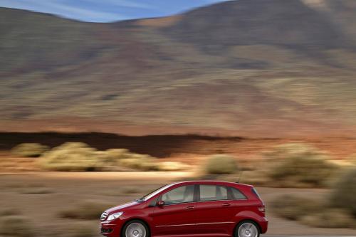 Mercedes-Benz B200 Turbo (2006) - picture 32 of 50