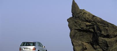Mercedes-Benz ML420 CDI 4MATIC (2006) - picture 23 of 35