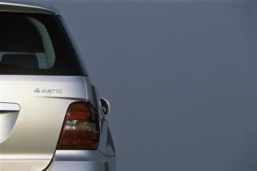 Mercedes-Benz ML420 CDI 4MATIC (2006) - picture 33 of 35