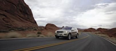 Mercedes-Benz ML500 (2006) - picture 7 of 33