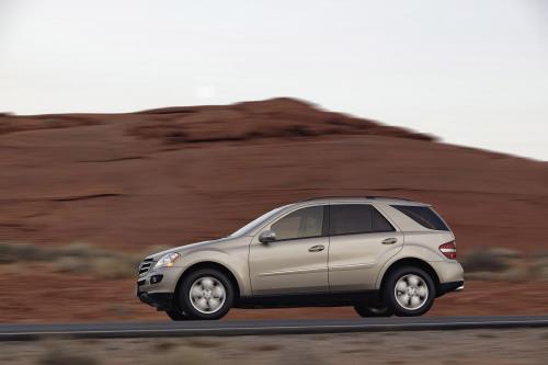 Mercedes-Benz ML500 (2006) - picture 8 of 33