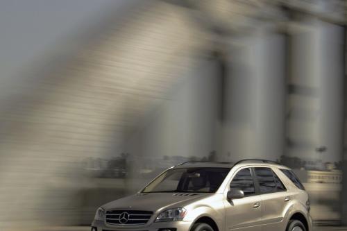 Mercedes-Benz ML500 (2006) - picture 17 of 33