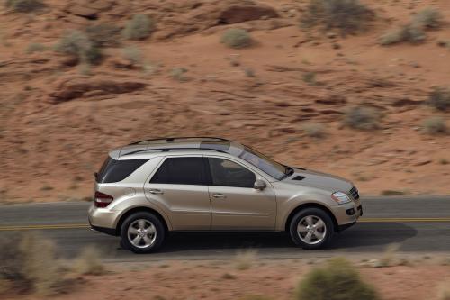 Mercedes-Benz ML500 (2006) - picture 25 of 33