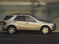 Mercedes-Benz ML500 (2006) - picture 19 of 33
