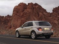 Mercedes-Benz ML500 (2006) - picture 22 of 33