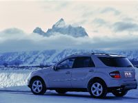 Mercedes-Benz ML500 (2006) - picture 30 of 33