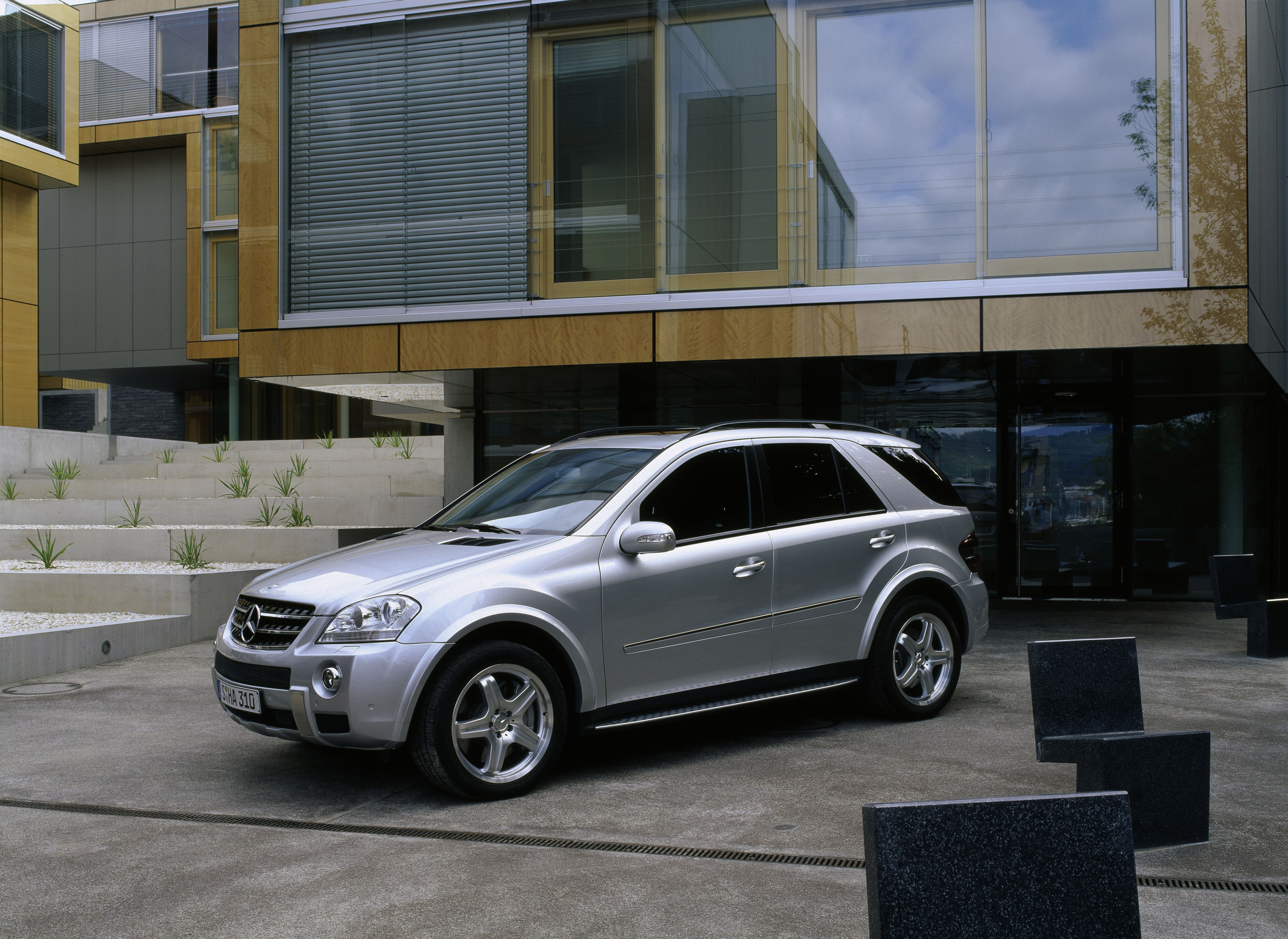 Mercedes-Benz ML63 AMG