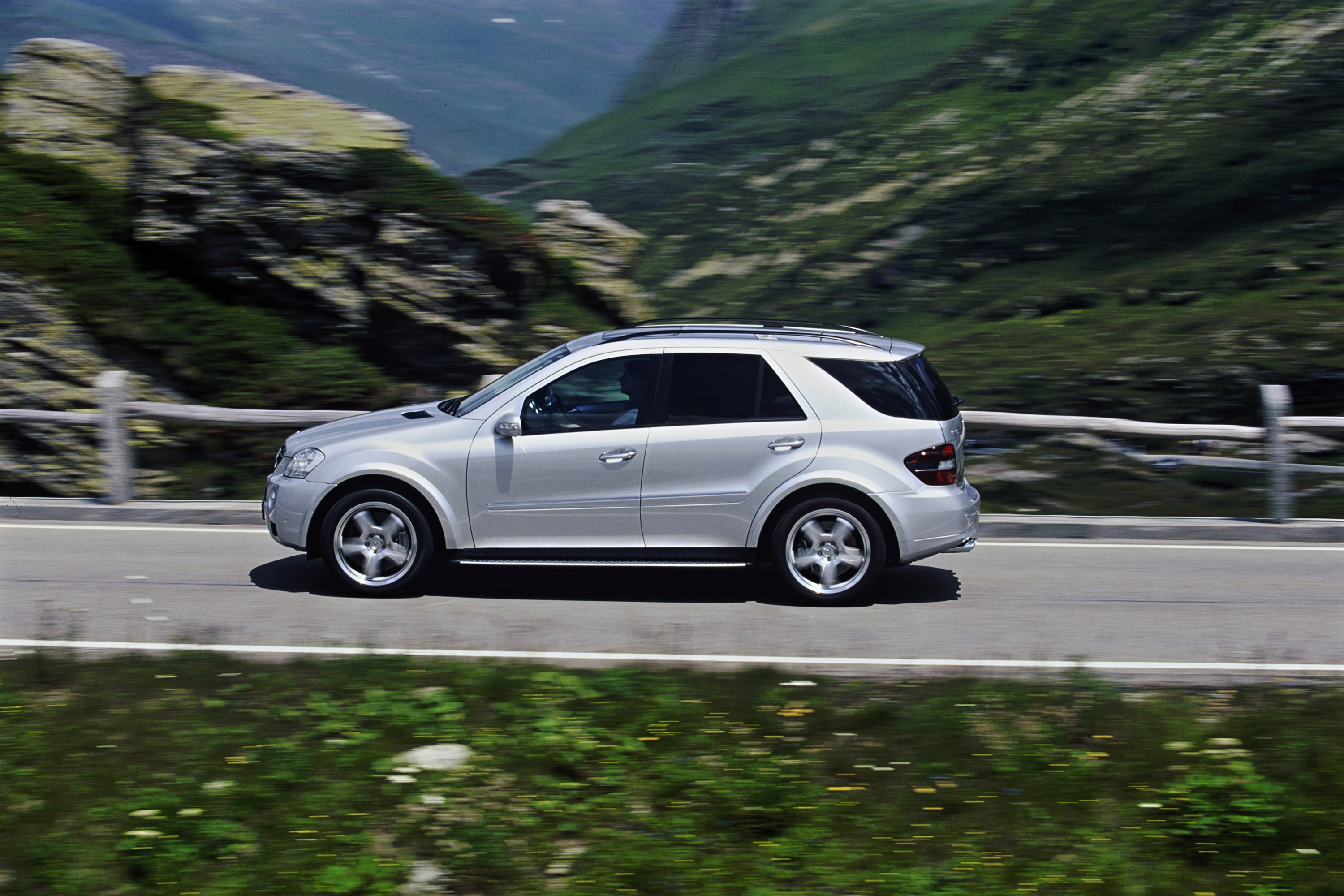 Mercedes-Benz ML63 AMG