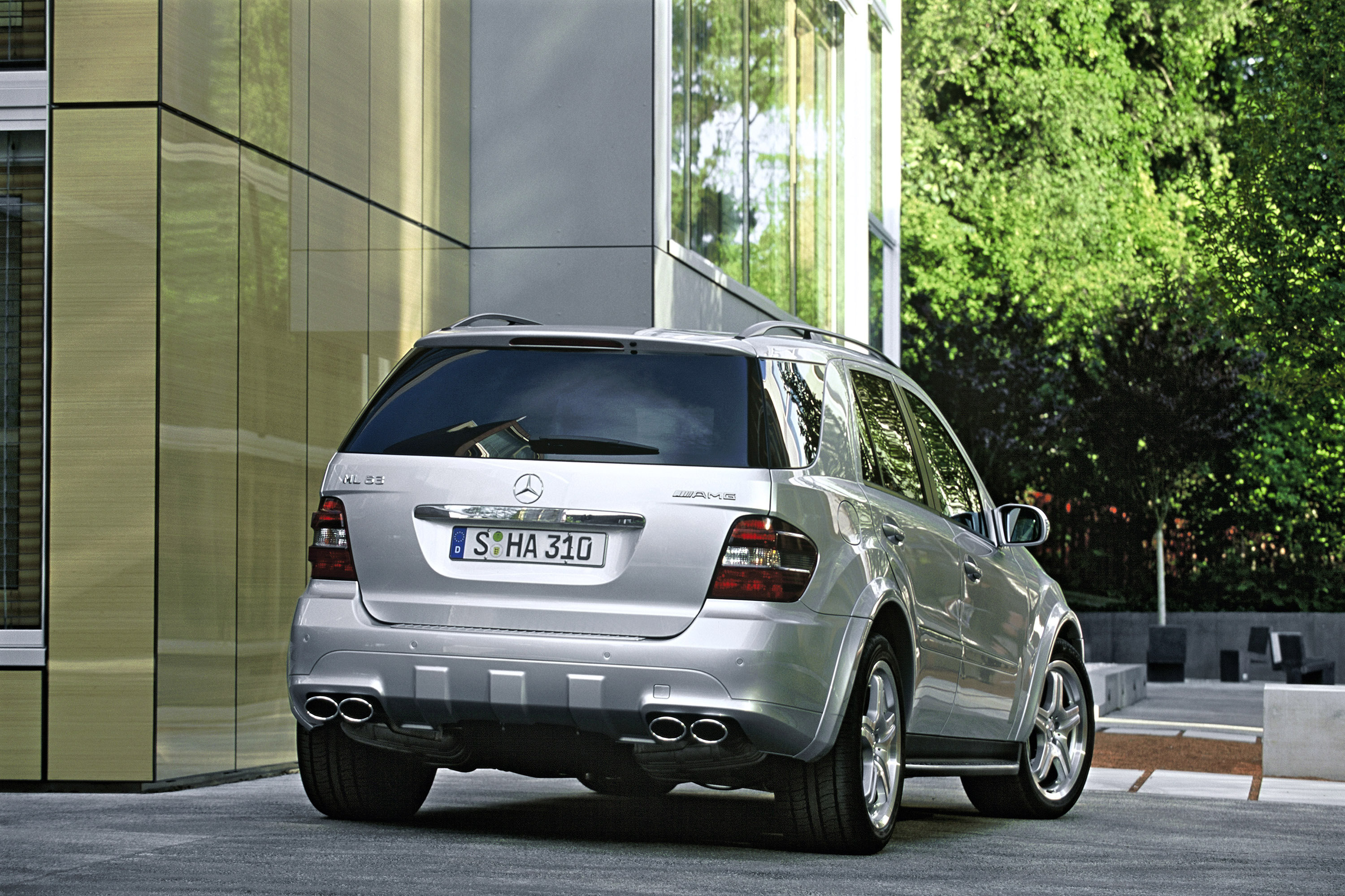 Mercedes-Benz ML63 AMG