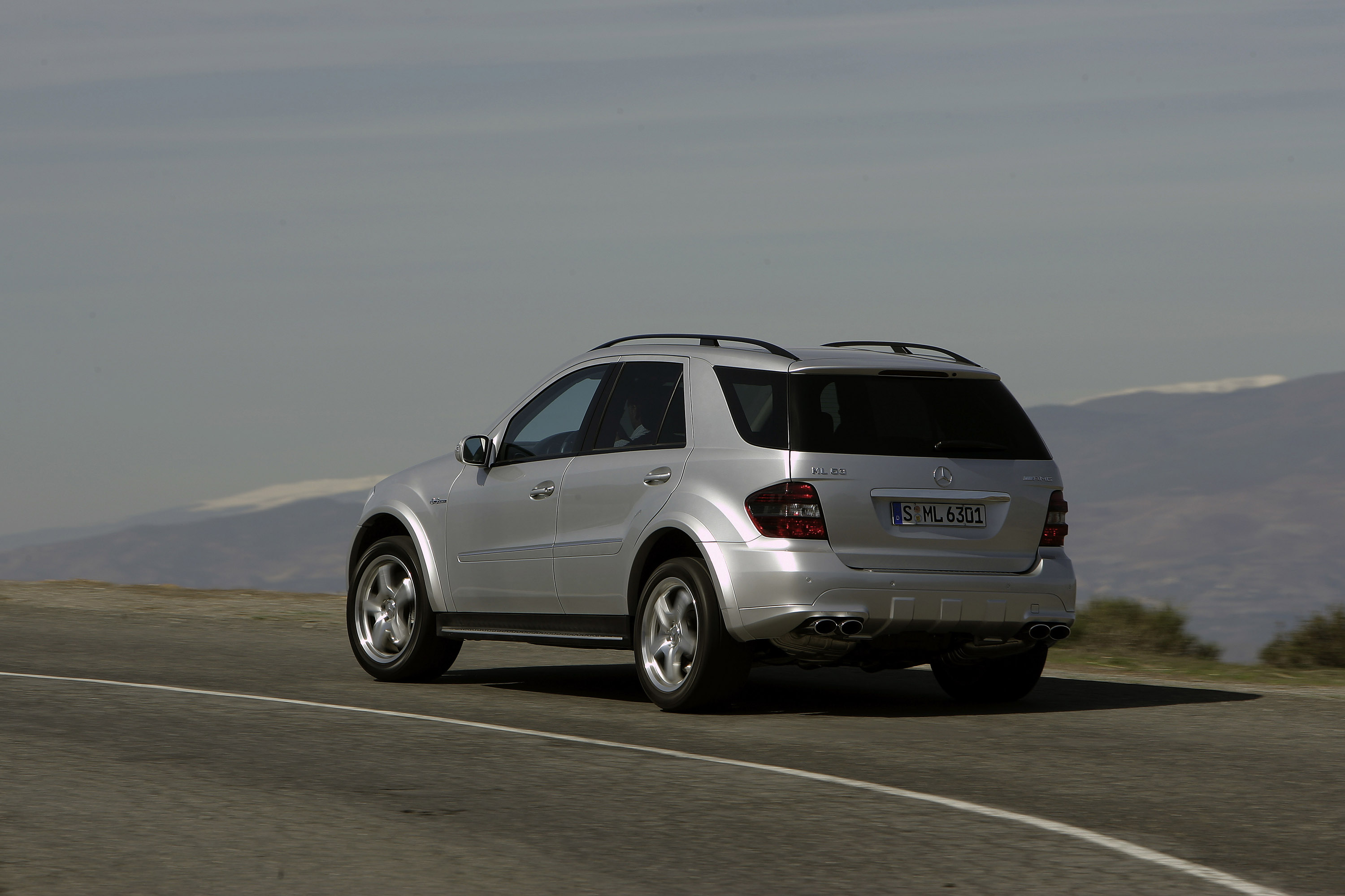 Mercedes-Benz ML63 AMG